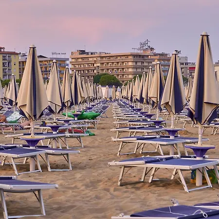 Enjoy Your Only 100m From The Sea - Beahost *